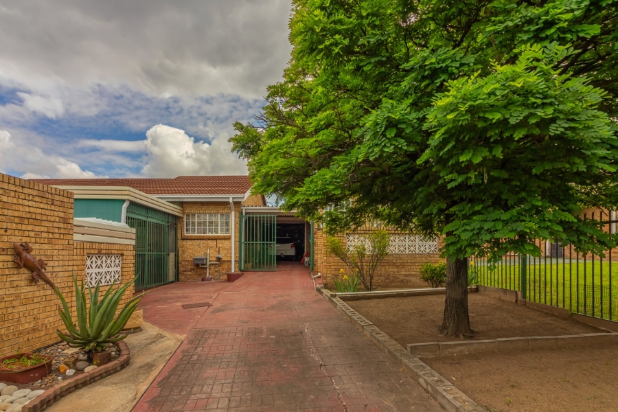 3 Bedroom Property for Sale in Uitsig Free State